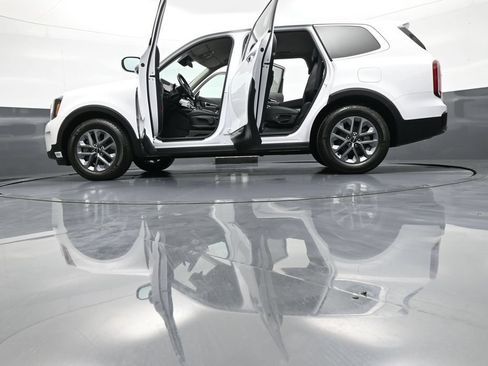 Used 2024 Kia Telluride LX AWD/4WD image 49