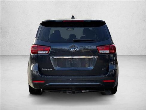Used 2017 Kia Sedona LX image 6