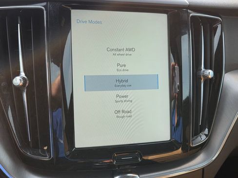 Used 2019 Volvo XC60 T8 Momentum w/ Premium Package AWD/4WD image 25