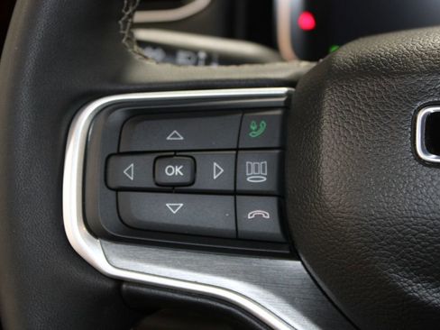 Used 2025 Jeep Wagoneer L Series II w/ 8-pass Seating Package image 44