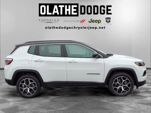 Used 2025 Jeep Compass Limited AWD/4WD image 30
