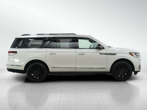 Used 2024 Lincoln Navigator L Reserve w/ Equipment Group 201A image 6