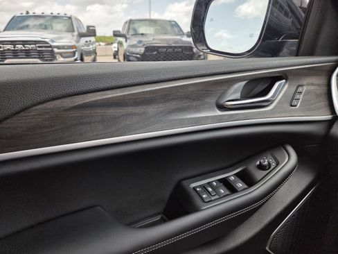New 2026 Jeep Grand Cherokee L Limited AWD/4WD image 41