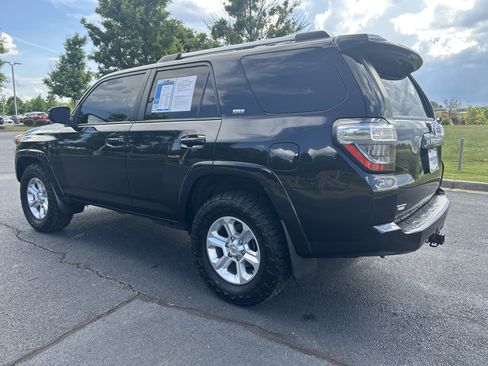 Used 2022 Toyota 4Runner SR5 RWD image 7