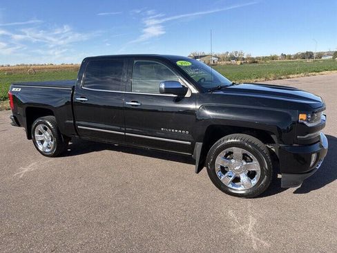 Used 2017 Chevrolet Silverado 1500 LTZ Z71 w/ LTZ Plus Package image 10