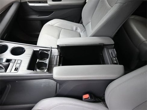 Used 2021 Toyota Sienna Limited image 9