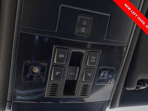 Used 2024 Volkswagen Tiguan SE R-Line image 22