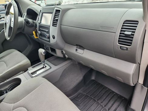 Used 2019 Nissan Frontier SV image 41