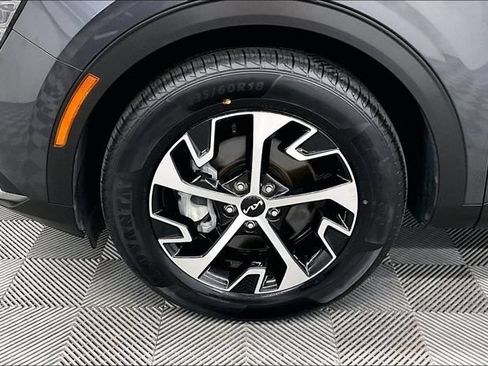 Used 2024 Kia Sportage EX FWD image 10