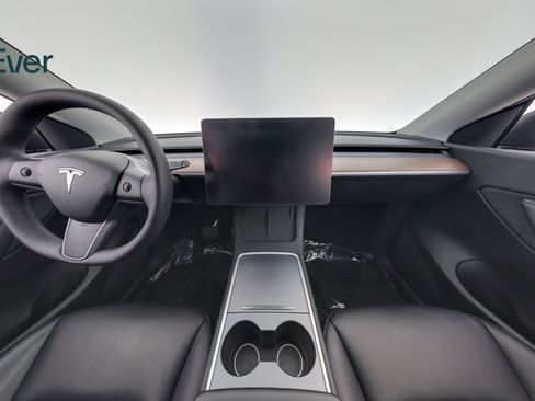 Used 2022 Tesla Model Y Long Range image 23