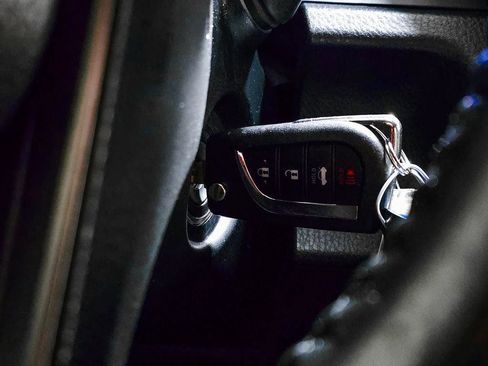 Used 2021 Toyota Camry SE image 26