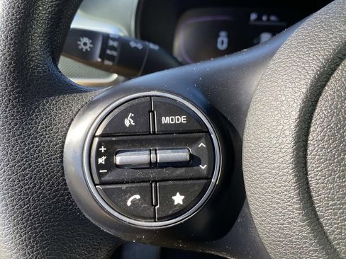 Used 2023 Kia Soul LX image 16