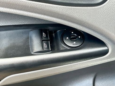 Used 2022 Ford Transit Connect XL image 17