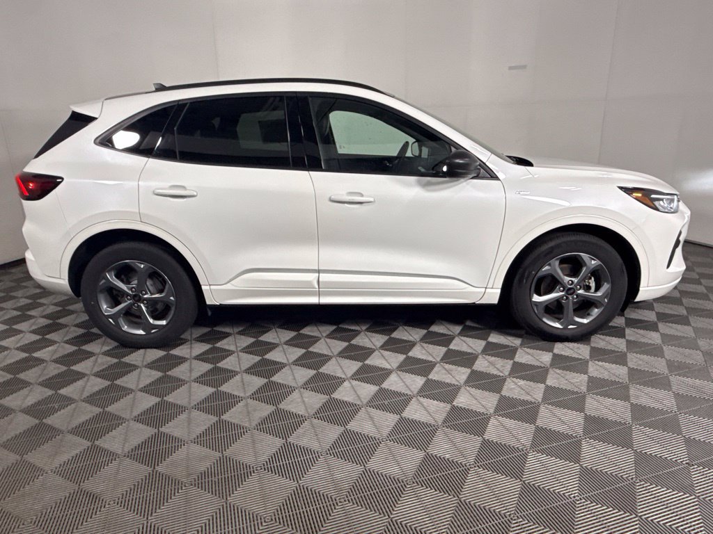 Used 2023 Ford Escape ST-Line w/ Tech Pack #1 AWD/4WD image 11