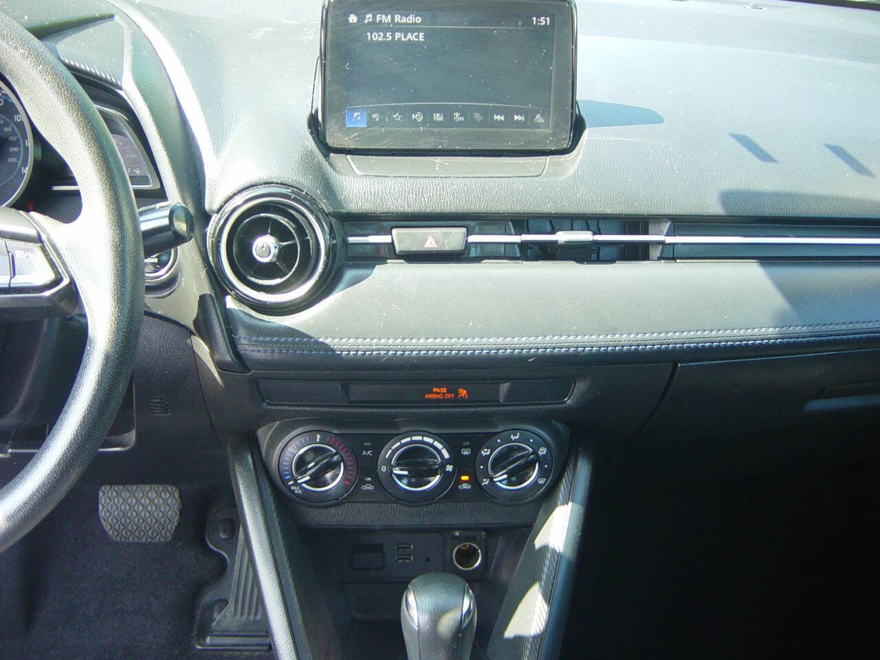 Used 2019 Toyota Yaris LE FWD image 8