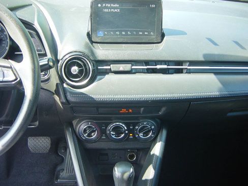 Used 2019 Toyota Yaris LE FWD image 8