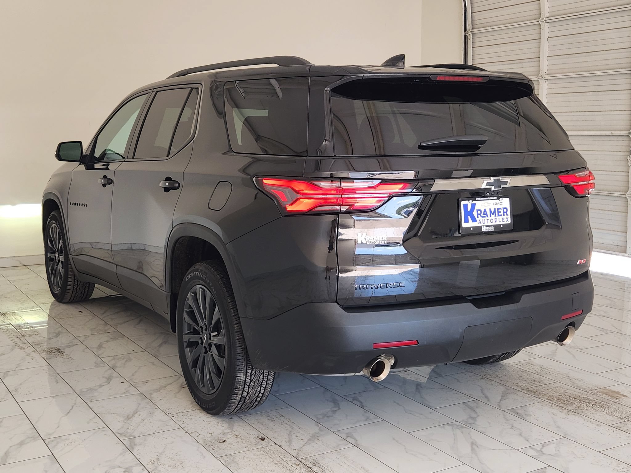 Used 2023 Chevrolet Traverse RS FWD image 7