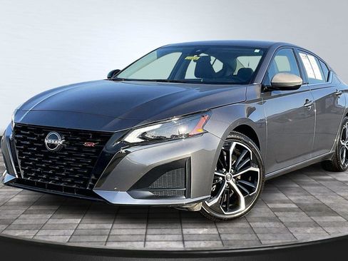 Certified 2025 Nissan Altima 2.5 SR image 13