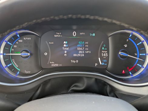 Used 2024 Chrysler Pacifica Limited FWD image 26