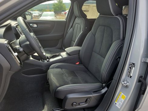 Used 2023 Volvo XC40 Recharge Plus w/ Protection Package Premier image 8