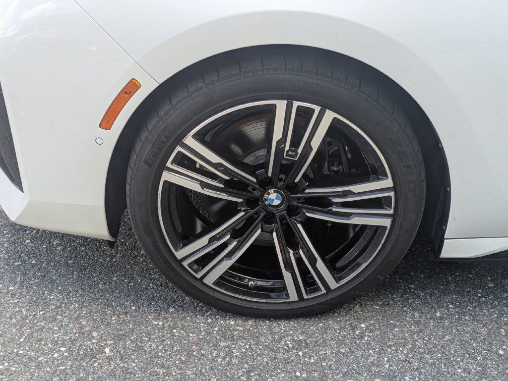 Used 2023 BMW i7 xDrive60 w/ Parking Assistance Package AWD/4WD image 20