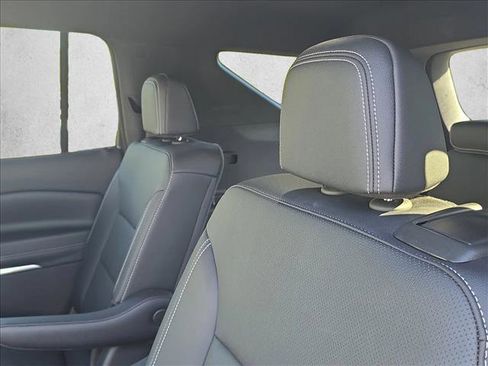 Used 2025 Chevrolet Traverse LT w/ Driver Confidence Package FWD image 20