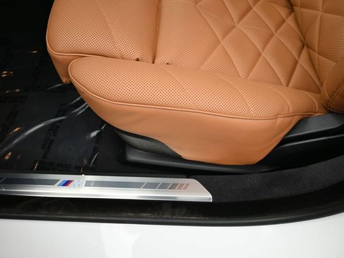 Used 2025 BMW 740i xDrive image 15