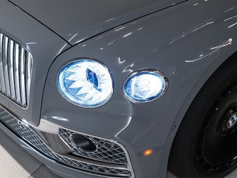 Used 2024 Bentley Flying Spur V8 AWD/4WD image 17