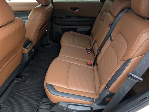 Used 2024 Nissan Pathfinder Platinum w/ Cargo Package image 27