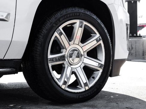 Used 2020 Cadillac Escalade ESV Premium Luxury image 62