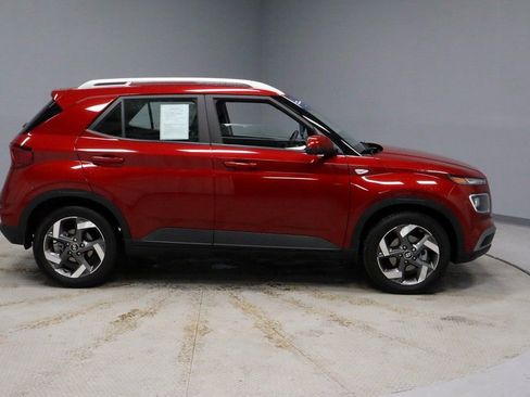 Certified 2025 Hyundai Venue SEL image 8
