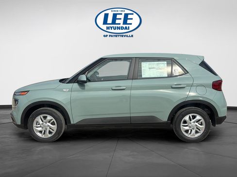 New 2026 Hyundai Venue SE FWD image 3