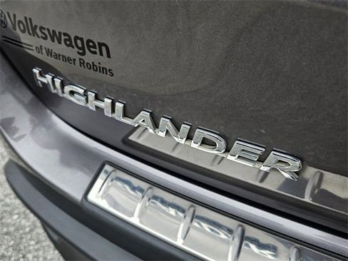 Used 2018 Toyota Highlander XLE image 11