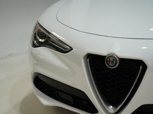 Used 2023 Alfa Romeo Stelvio Ti AWD/4WD image 9