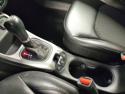 Used 2020 Jeep Compass Latitude w/ Cold Weather Group FWD image 26
