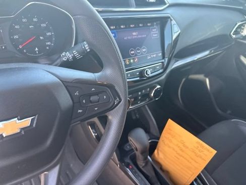 Used 2021 Chevrolet TrailBlazer LT w/ Convenience Package FWD image 18