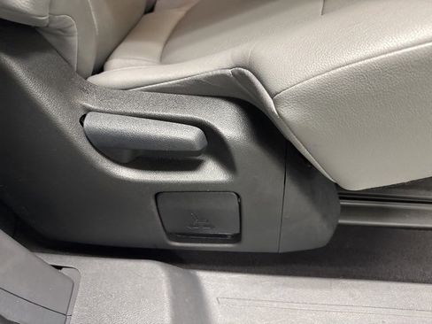 Used 2024 Toyota Sienna XLE image 12