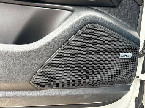 Used 2020 Porsche Cayenne w/ Premium Package image 20