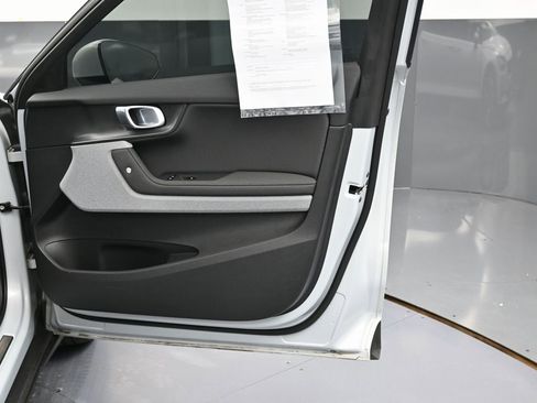 Used 2021 Polestar Polestar 2 image 33