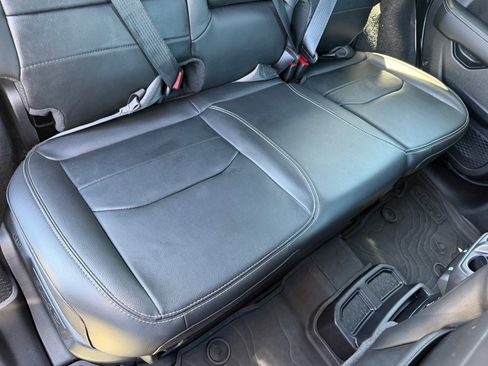 Used 2023 Jeep Wrangler Unlimited Sahara AWD/4WD image 41