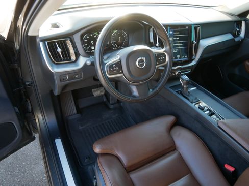 Used 2019 Volvo XC60 T5 Momentum w/ Multimedia Package image 20