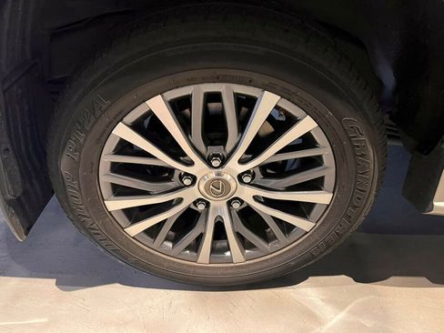 Used 2018 Lexus LX 570 4WD image 12