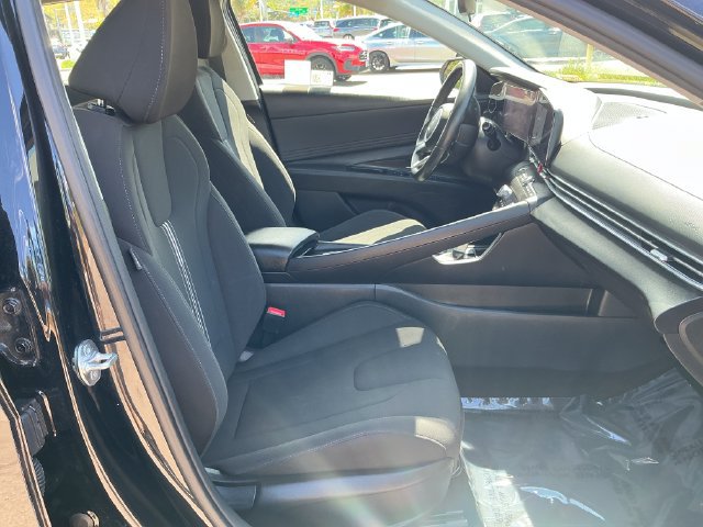 Used 2025 Hyundai Elantra SEL FWD image 29