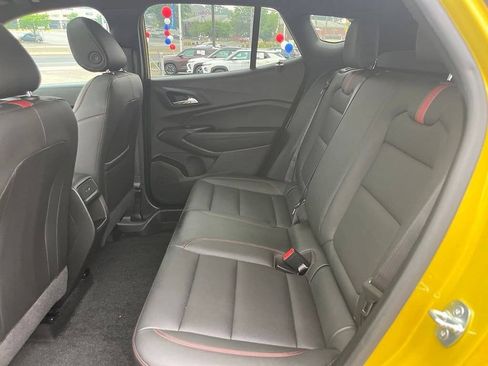 Certified 2024 Chevrolet Trax RS w/ Sunroof Package FWD image 38