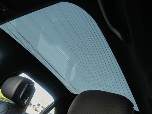 Certified 2025 BMW 740i image 15