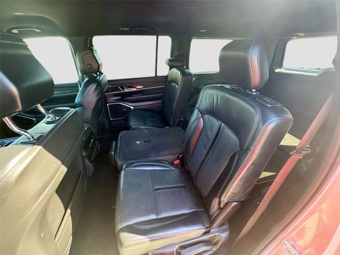 Used 2022 Jeep Wagoneer Series III image 24