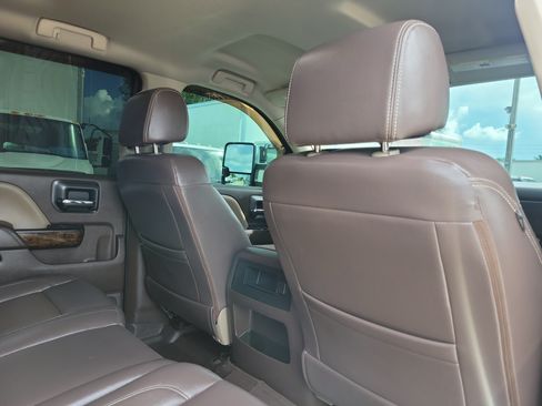 Used 2018 Chevrolet Silverado 1500 LT w/ All Star Edition RWD image 8