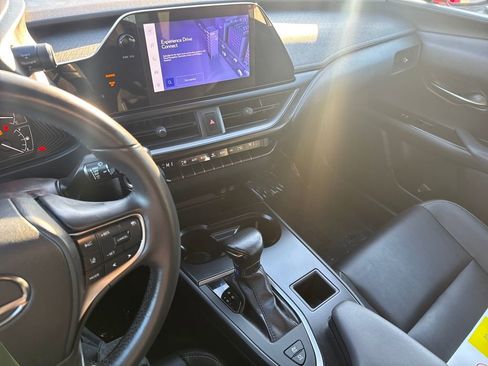 Used 2023 Lexus UX 250h AWD image 21