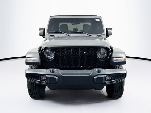 Used 2023 Jeep Gladiator Sport AWD/4WD image 2