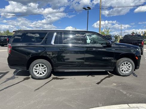 Used 2022 Chevrolet Suburban LT AWD/4WD image 6